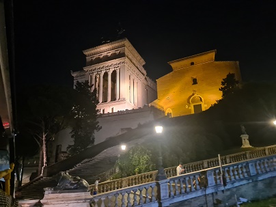 Rome, Night bus tour - Altar of the Fatherland, Grand marble, classical temple honoring Italy's first king & First World War soldiers.